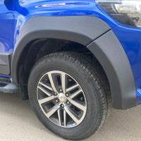 Parafanghi allargati compatibili con TOYOTA Hilux 2015-2020 con omologazione ABE