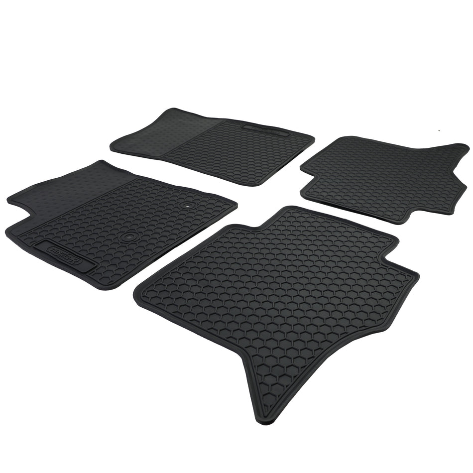 Tappetini Gomma Neri Premium Set per Mitsubishi Pajero 4 (2007-2022)