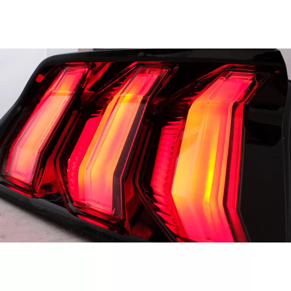 Fanali Posteriori LED Rossi con Frecce Dinamiche per Ford Mustang Vi S550