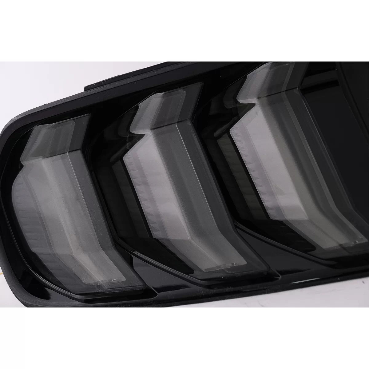 Fanali Posteriori LED Full Fumé con Frecce Sequenziali Ford Mustang Vi S550