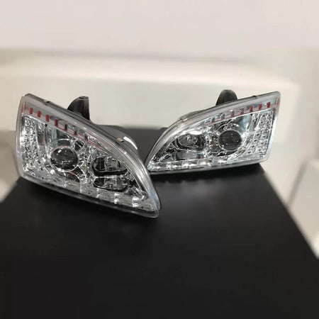 Fari Anteriori con Luci Diurne e LED Segnale Cromati per Ford Focus 04-08