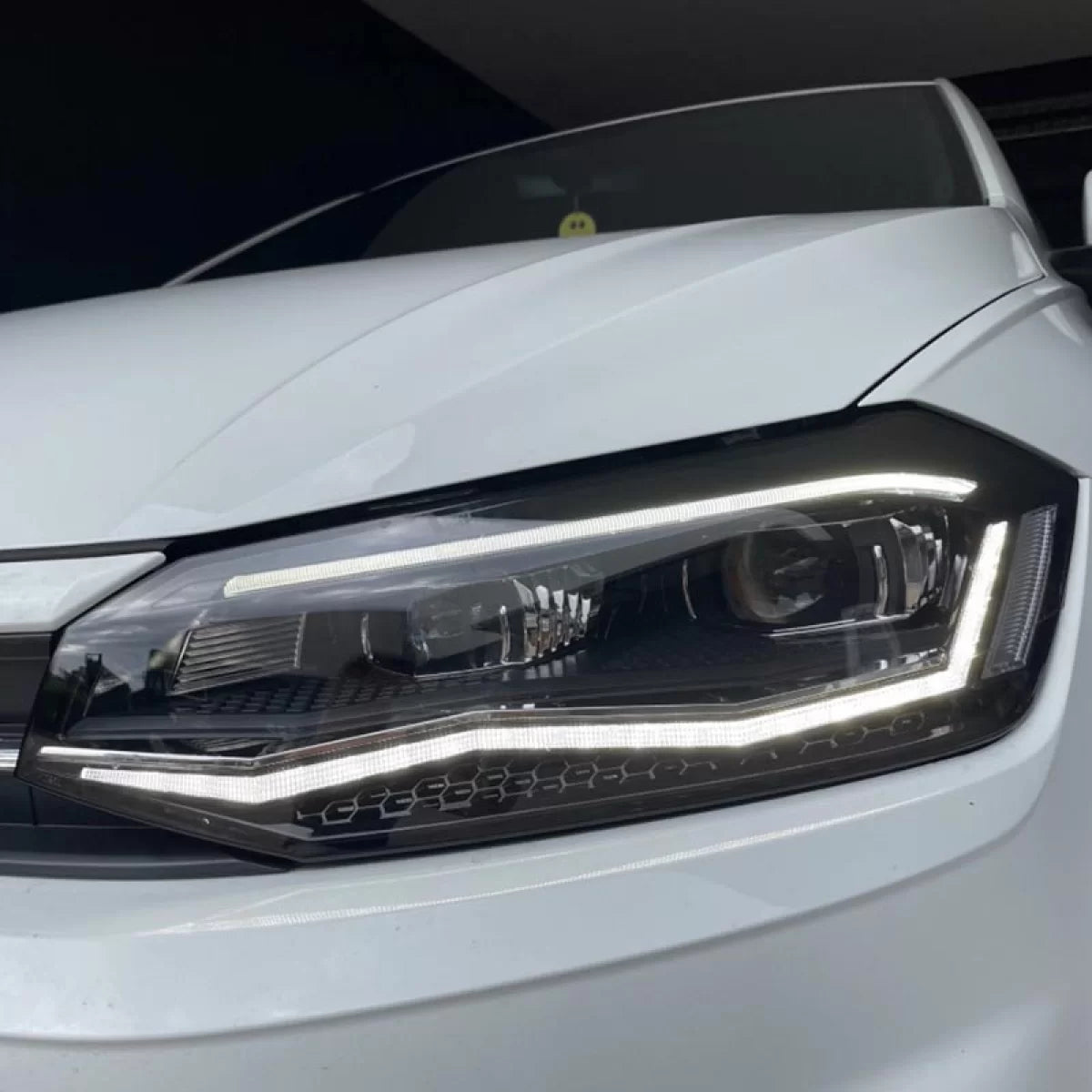 Fari Anteriori con DRL LED Tubo GTI Look Nero Argento Xenon con Motor Carrier
