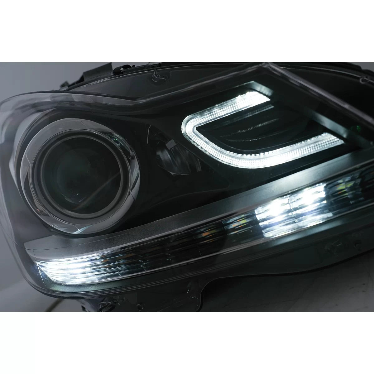 Fari LED Luci Diurne con Frecce Dinamiche per Mercedes Classe C W204 S204