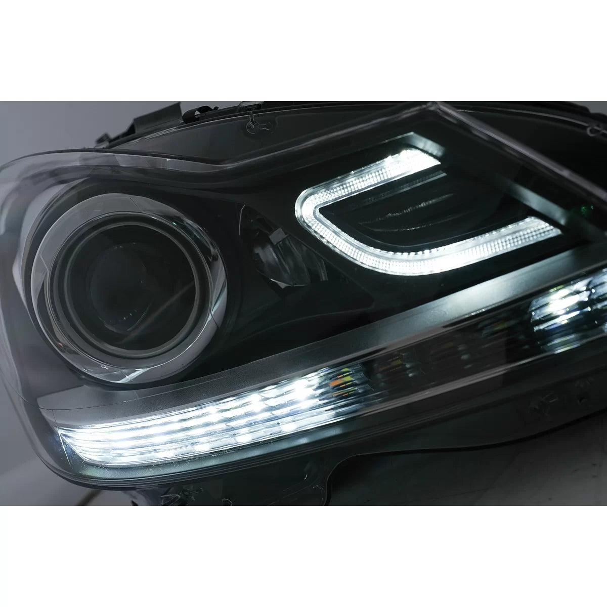 Fari LED Luci Diurne con Frecce Dinamiche per Mercedes Classe C W204 S204