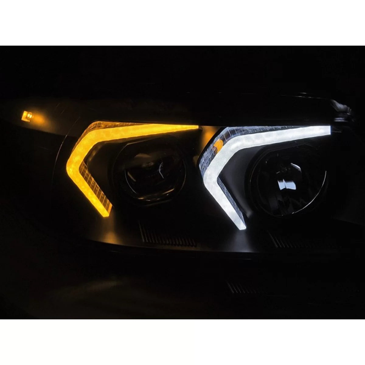 Fari Anteriori LED con Base Nera per BMW Serie 3 E90 2005-2008