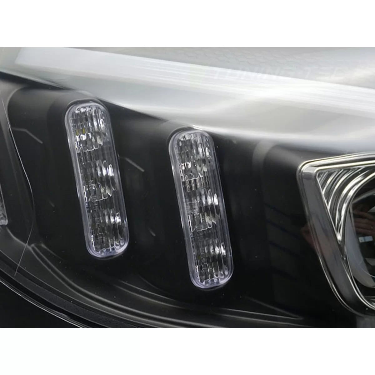 Fari LED Anteriori Sinistro e Destro Base Nera per Mercedes Classe C W205