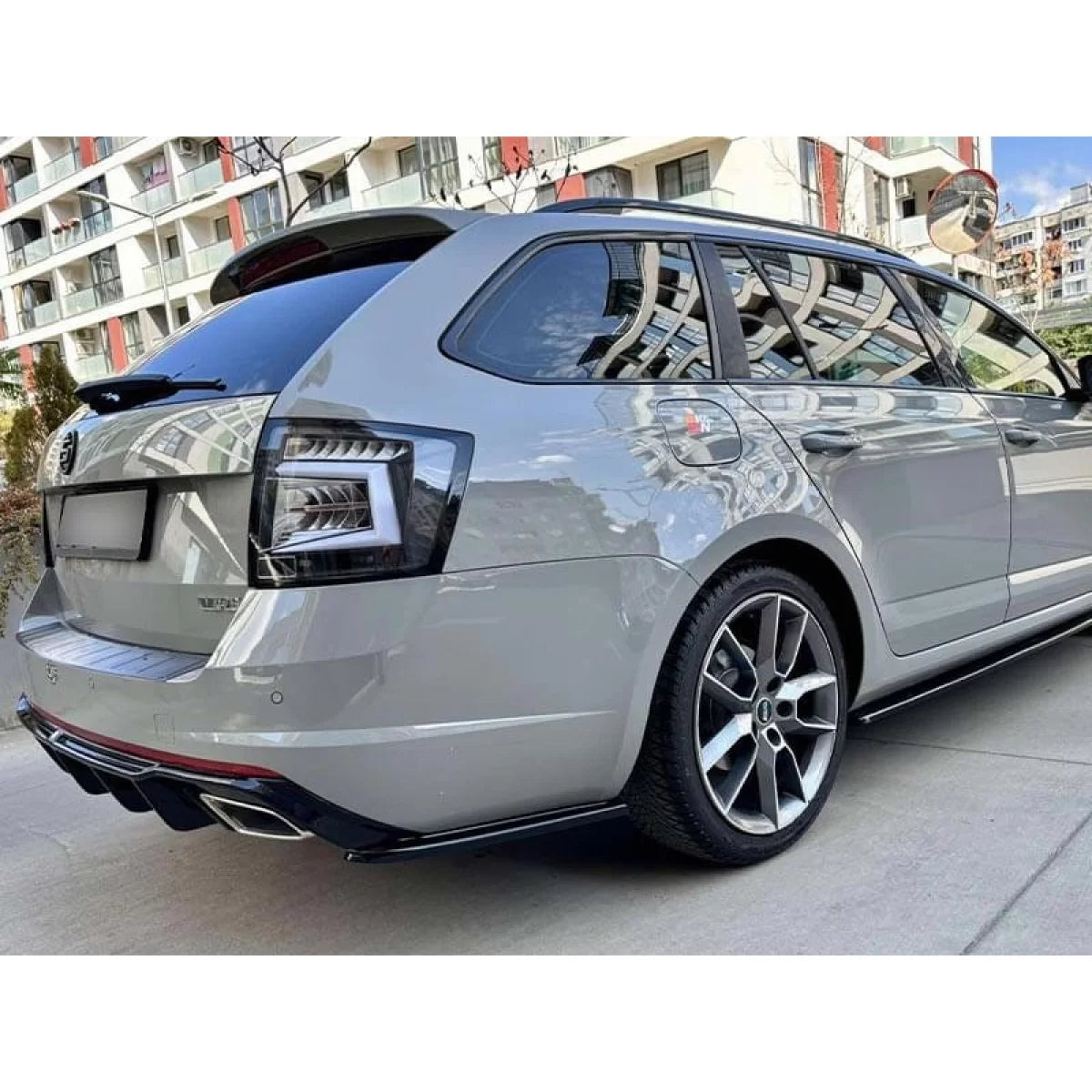 Fanali Posteriori LED Neri Dx e Sx per Skoda Octavia Combi 2012-2016