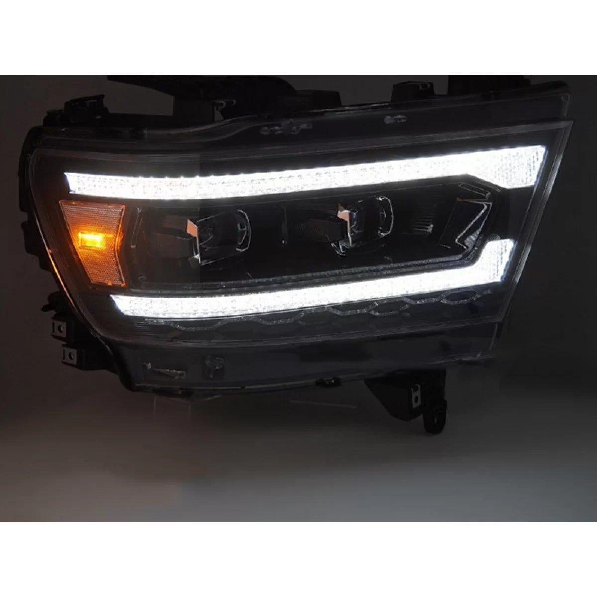 Fari LED Tuning con Indicatori Dinamici e Funzione Welcome per Dodge Ram 1500