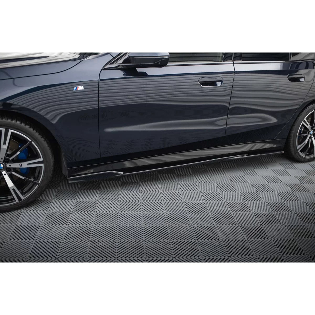 Additivi Versione 1 Paraurti Anteriore Neri per BMW Serie 5 G60 M Pack dal 2023