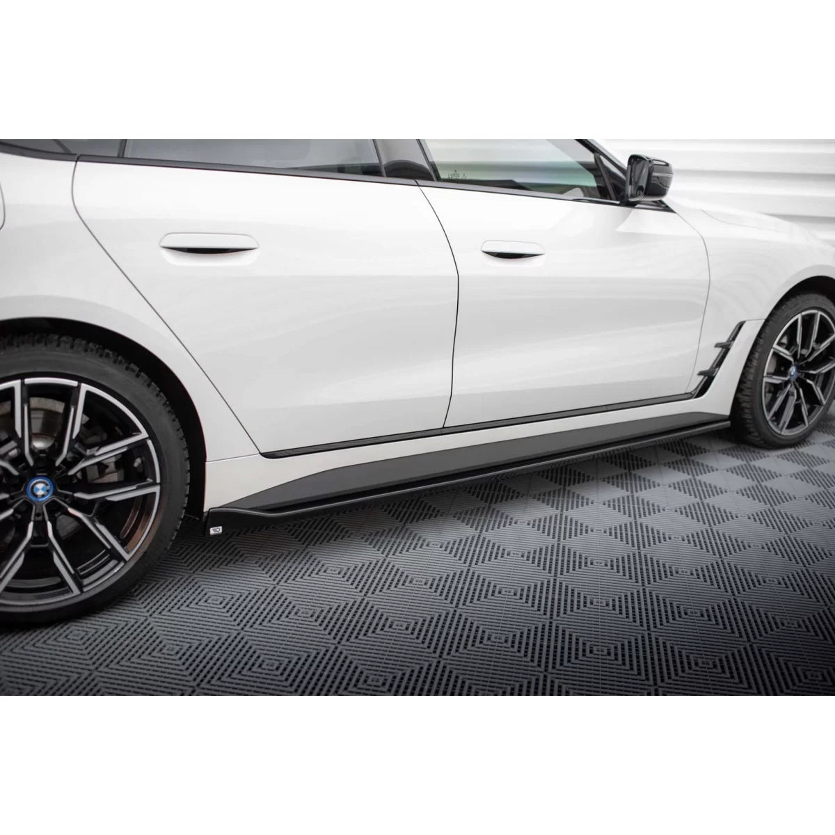 Additivi Versione 1 per Minigonne Laterali BMW I4 G26 M Package dal 2021 Nero