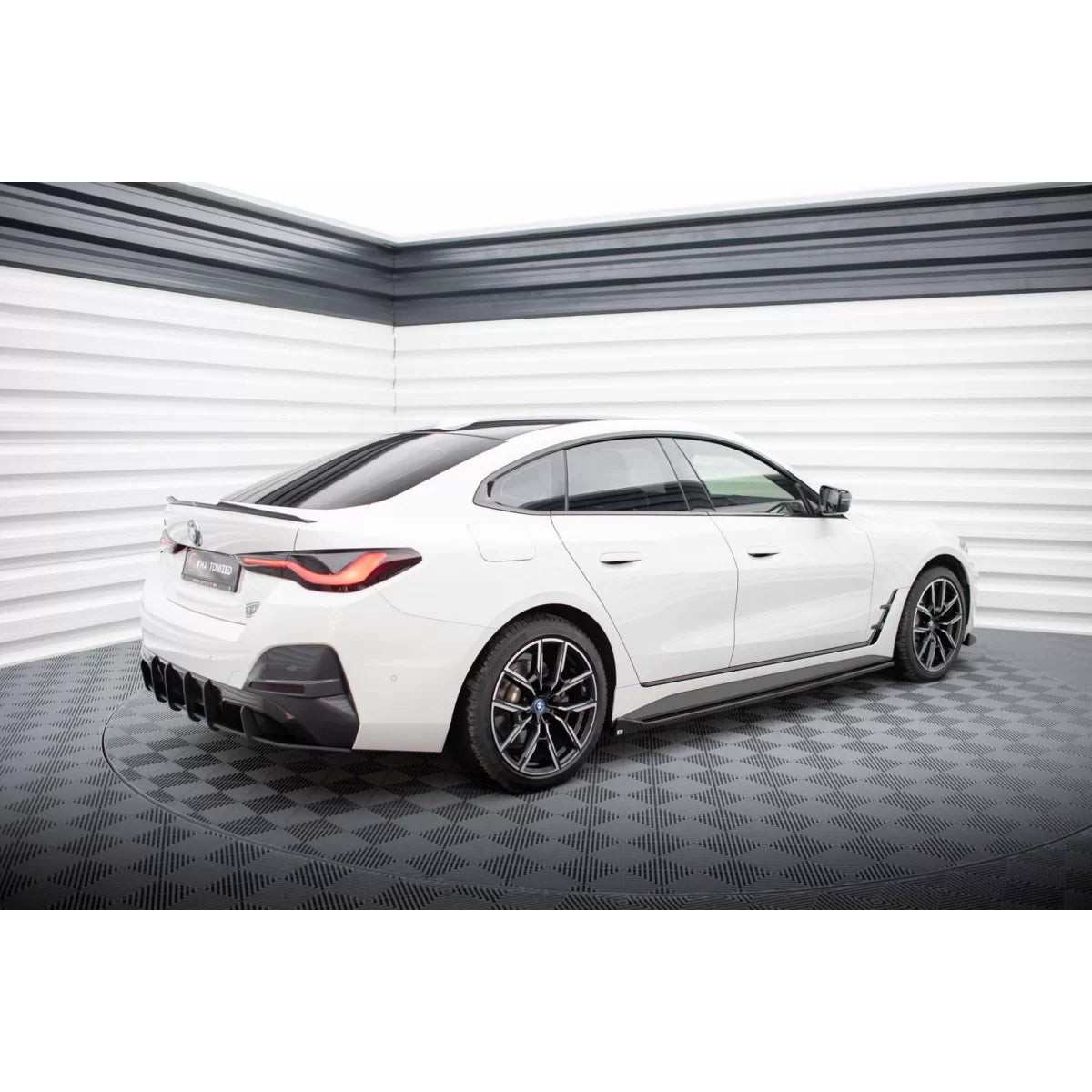Additivi Versione 1 per Minigonne Laterali BMW I4 G26 M Package dal 2021 Nero