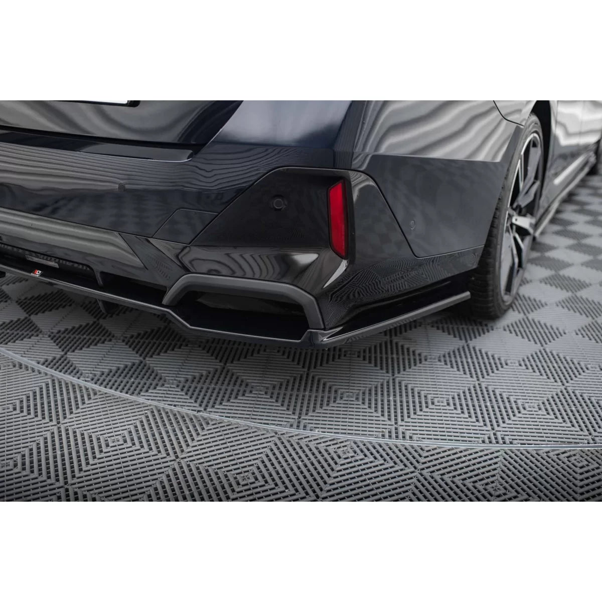 Spoiler Posteriore Versione 1 per BMW Serie 5 G60 dal 2023 Nero Lucido