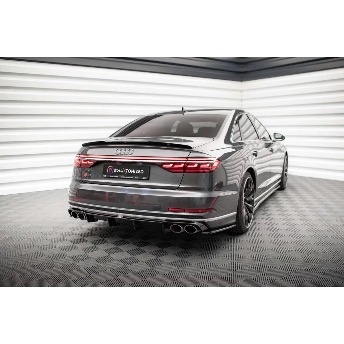 Prolunghe Laterali Versione 2 per Audi S8 D5 2019-2021 Nero Lucido