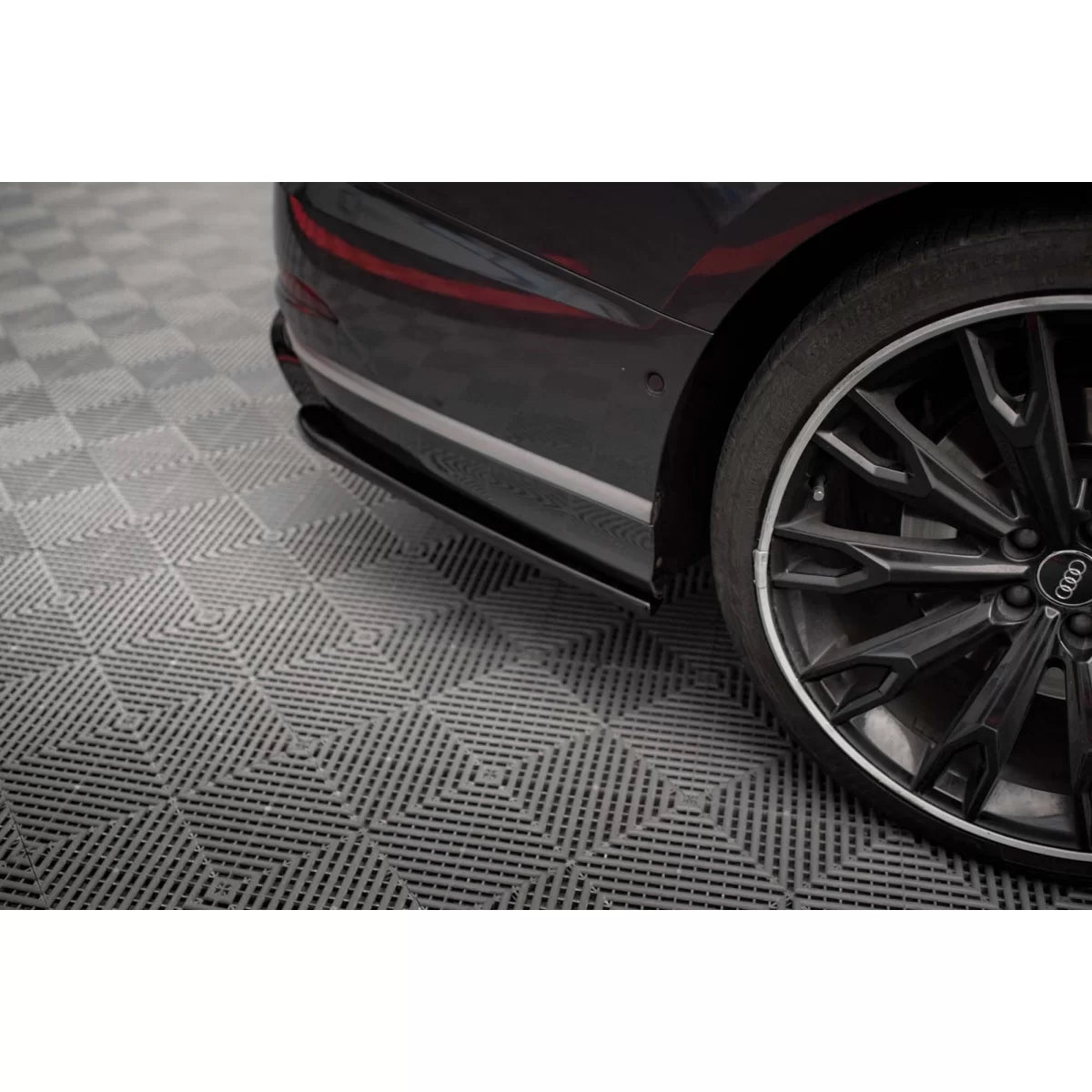 Prolunghe Laterali Versione 2 per Audi S8 D5 2019-2021 Nero Lucido