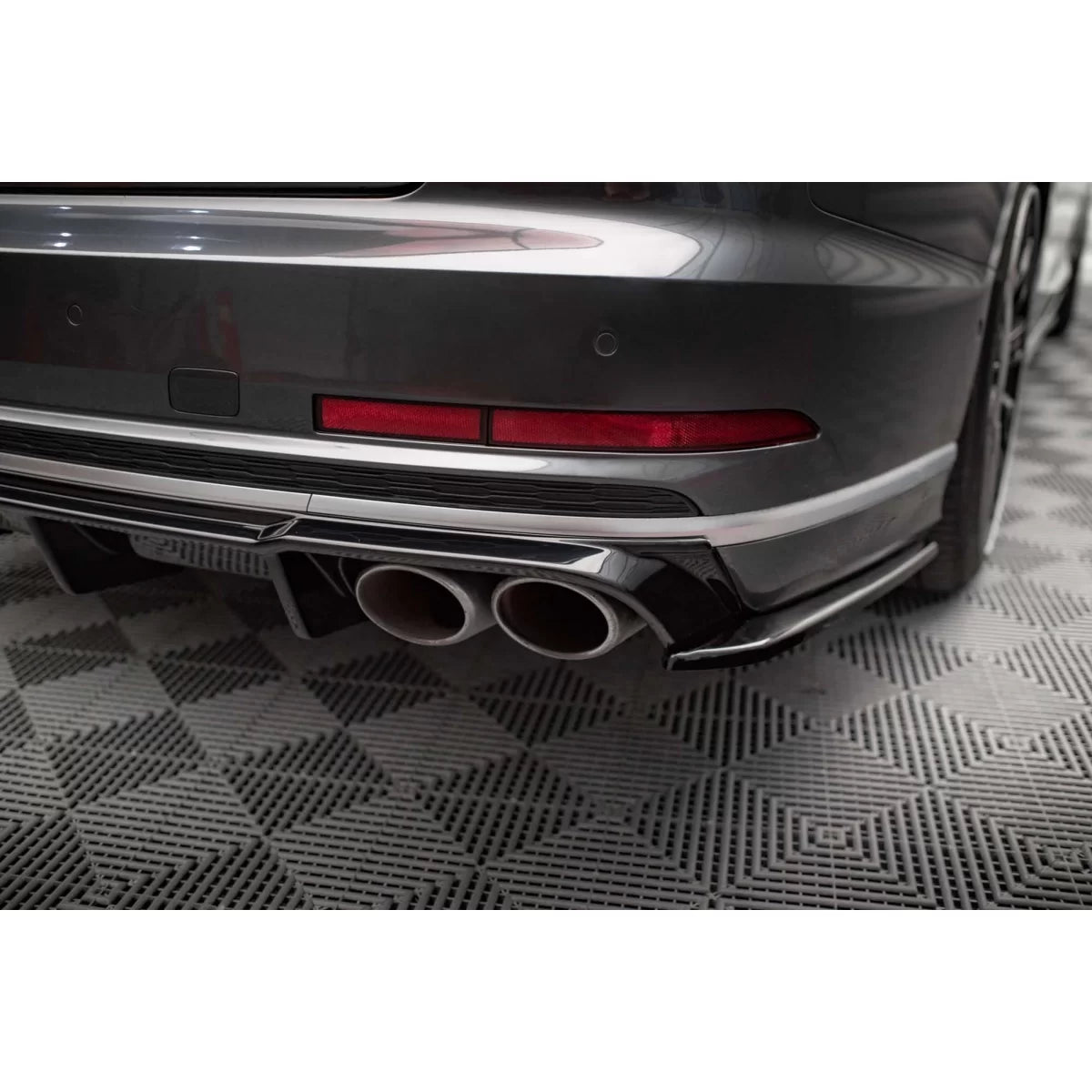 Prolunghe Laterali Versione 2 per Audi S8 D5 2019-2021 Nero Lucido