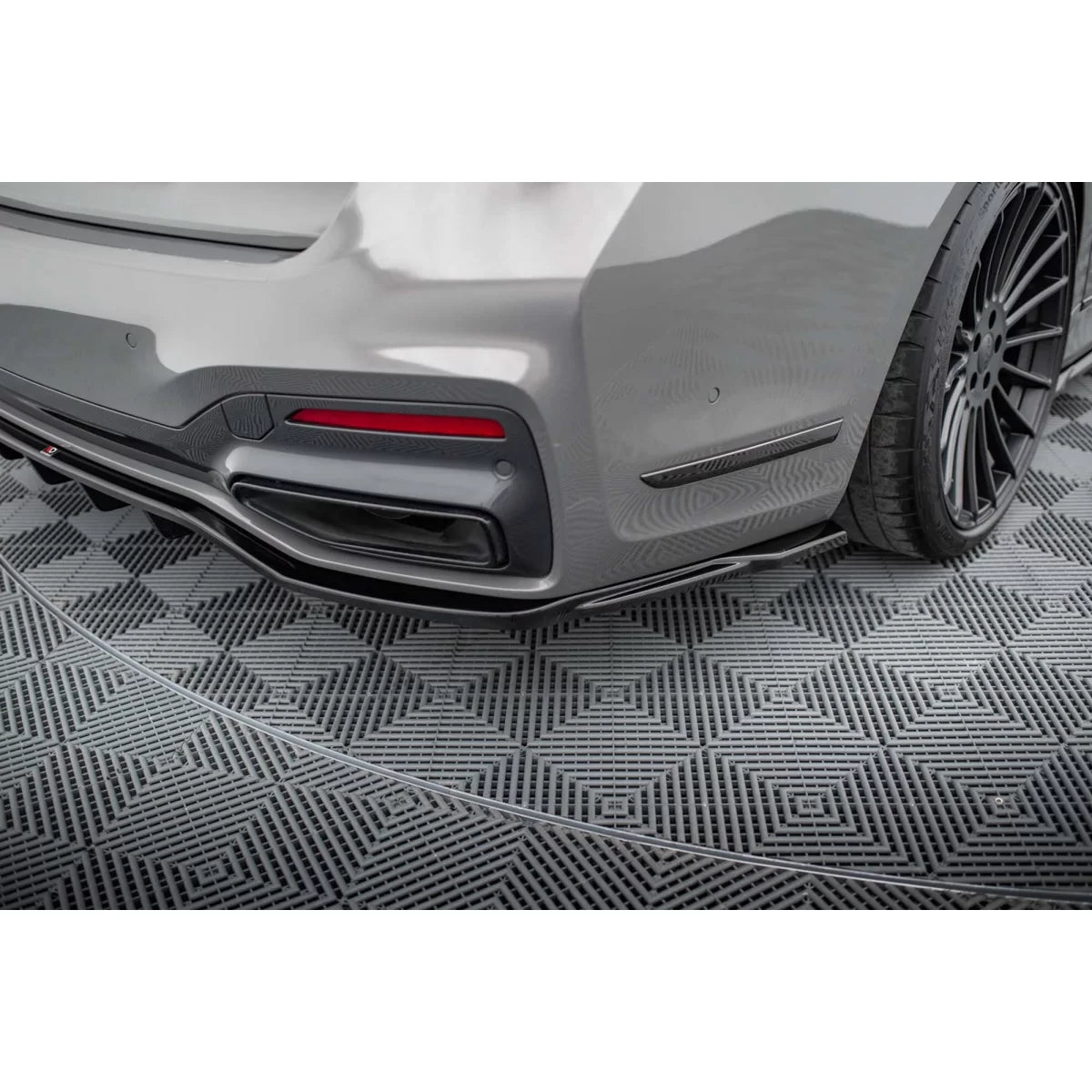 Spoiler Posteriore Versione 2 per BMW Serie 7 G11 M Package 2019-2022 Nero
