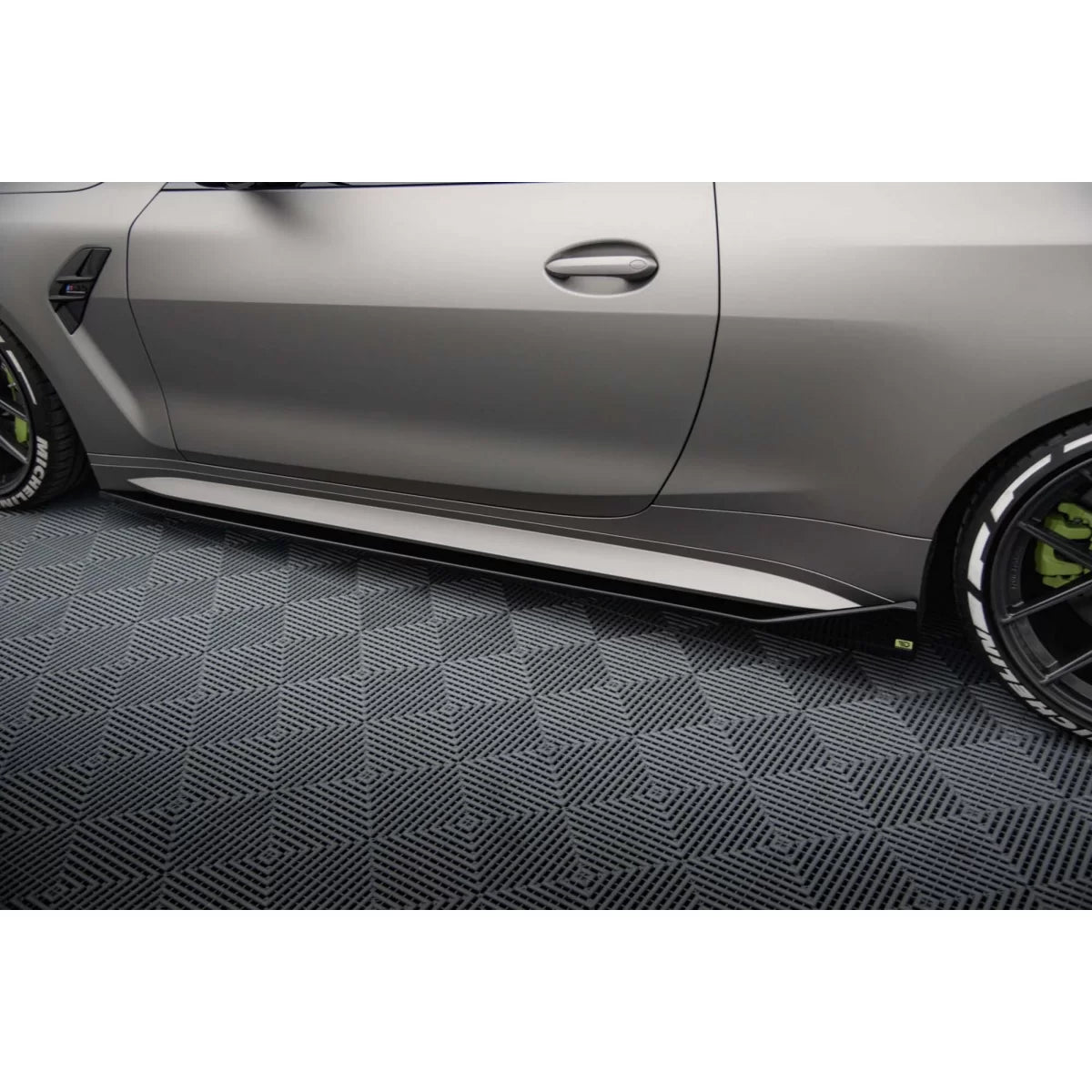 Additivi Versione 3 per Minigonne Tipo CSL BMW M4 G82 dal 2021 Nero Lucido