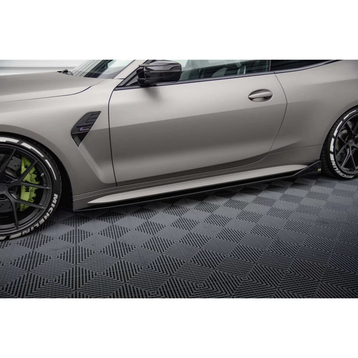 Additivi Versione 3 per Minigonne Tipo CSL BMW M4 G82 dal 2021 Nero Lucido