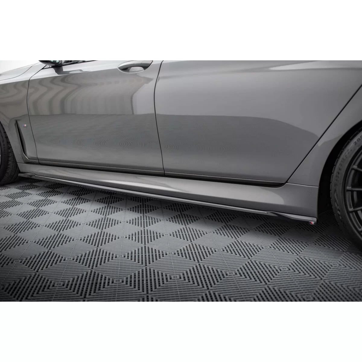 Add-on Maxton Design Nero Lucido per BMW Serie 7 G11 M Package 2019-2022