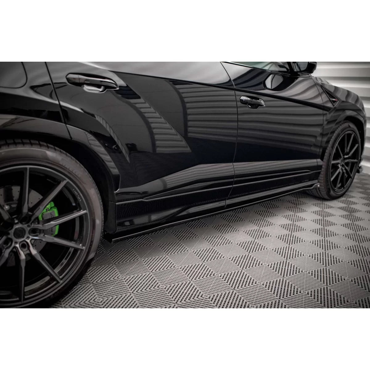 Additivi Maxton Design Neri Lucidi per Lamborghini Urus MK1 dal 2018