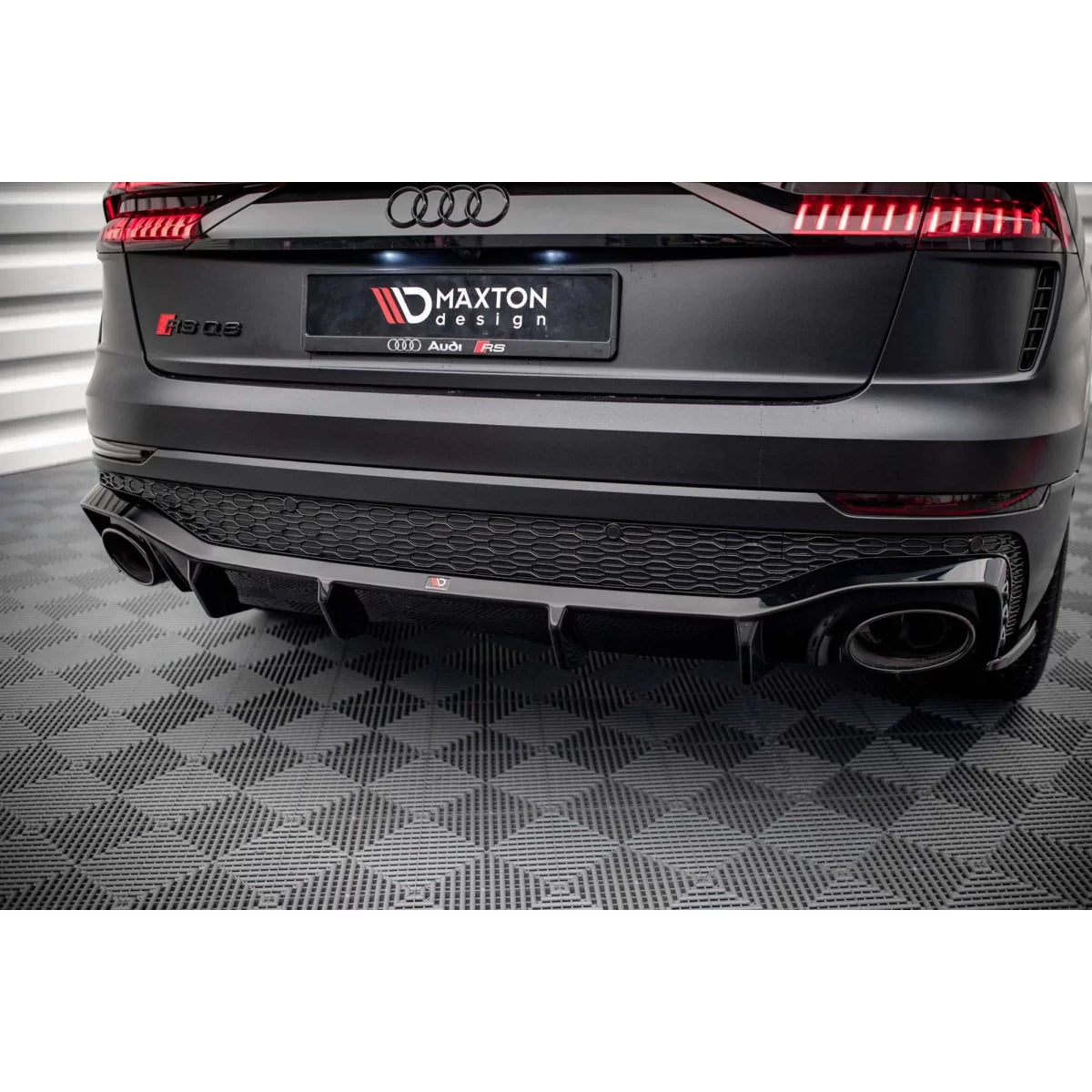 Diffusore Posteriore Nero Lucido per Audi RSQ8 MK1 dal 2019