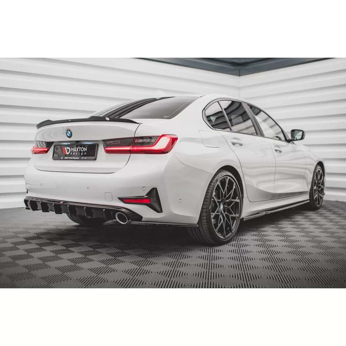 Diffusore Posteriore Nero per BMW Serie 3 G20 Berlina dal 2018