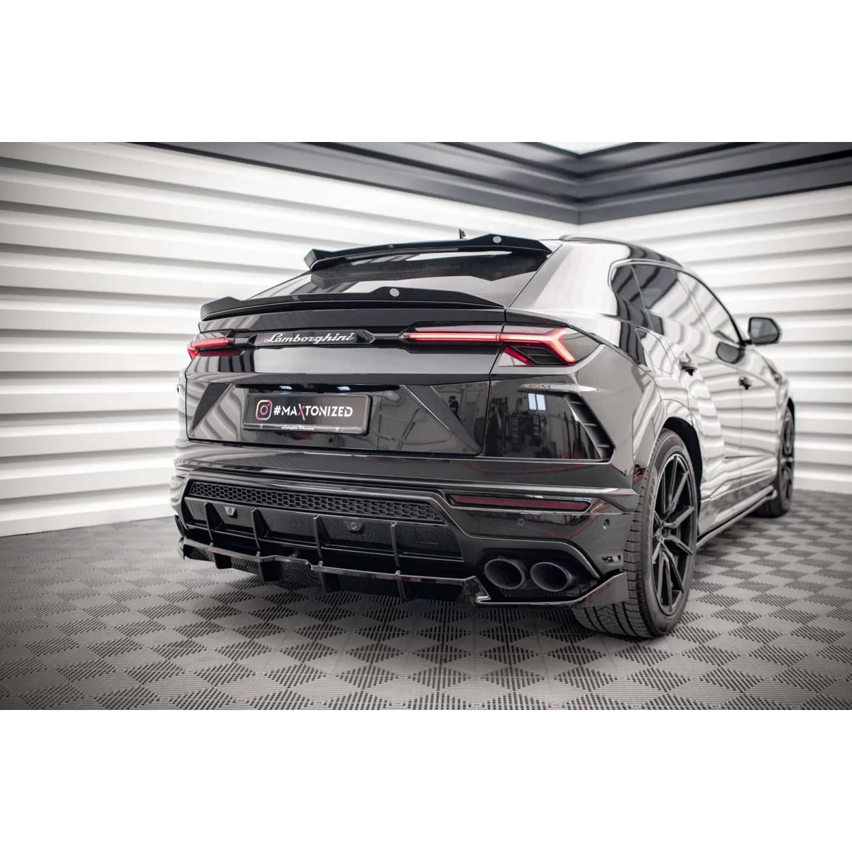 Spoiler Posteriore Nero Lucido per Lamborghini Urus MK1 dal 2018
