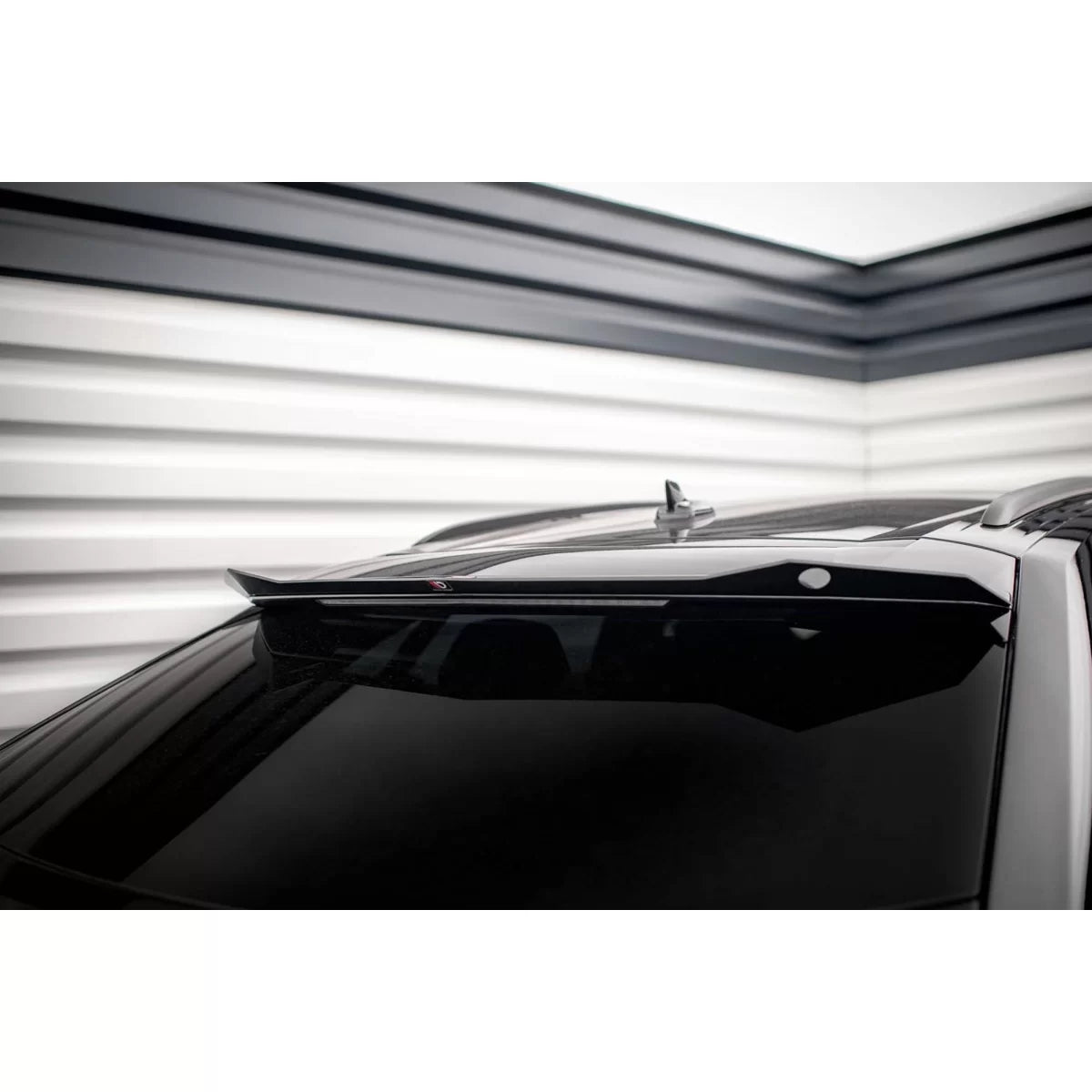 Spoiler Posteriore Nero Lucido per Lamborghini Urus MK1 dal 2018