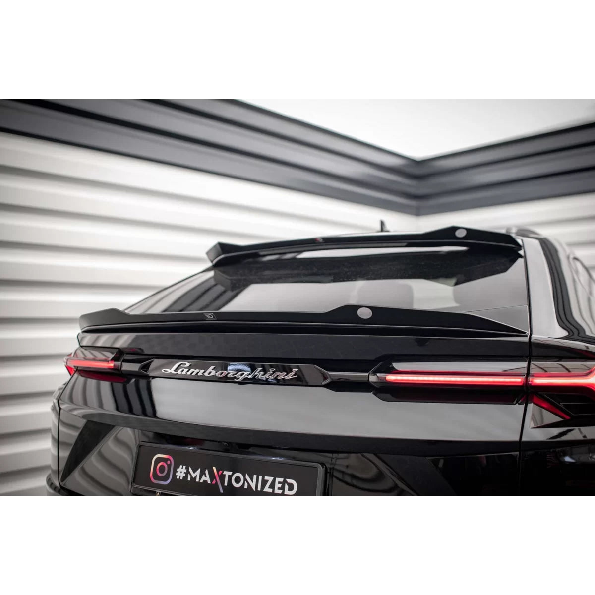Spoiler Posteriore Nero Lucido per Lamborghini Urus MK1 dal 2018