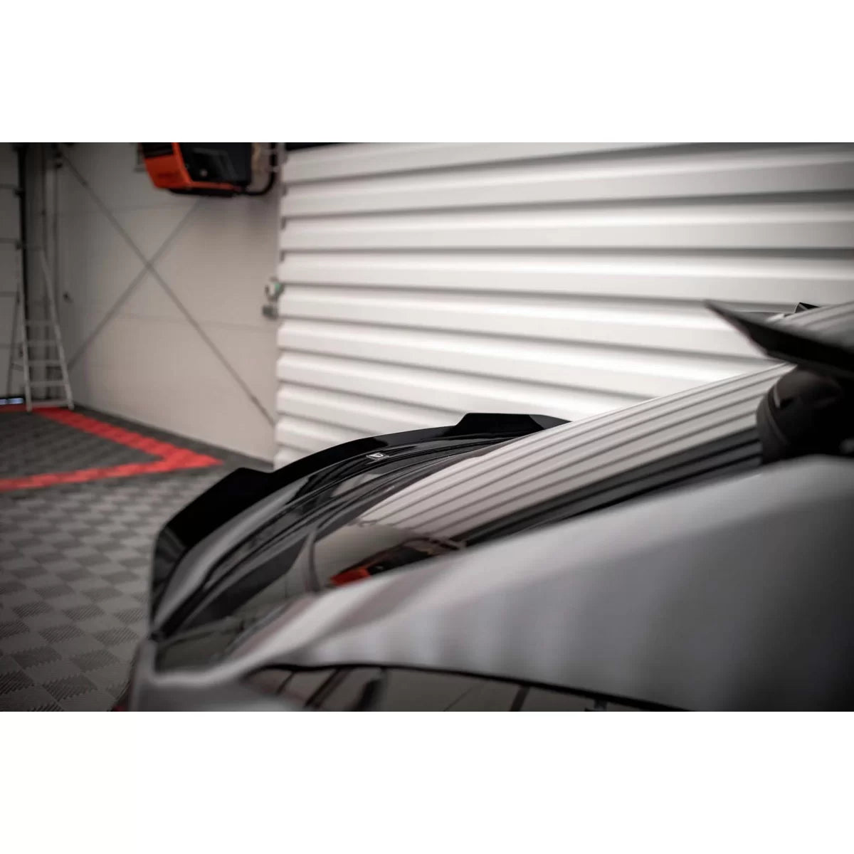 Spoiler Posteriore Nero Lucido per Lamborghini Urus MK1 dal 2018