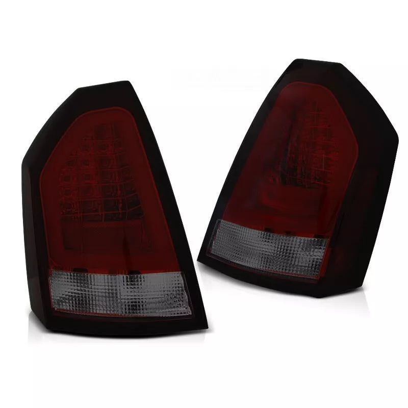 Luci posteriori LED Lightbar per Chrysler 300C 2005-2008 in rosso/fumo