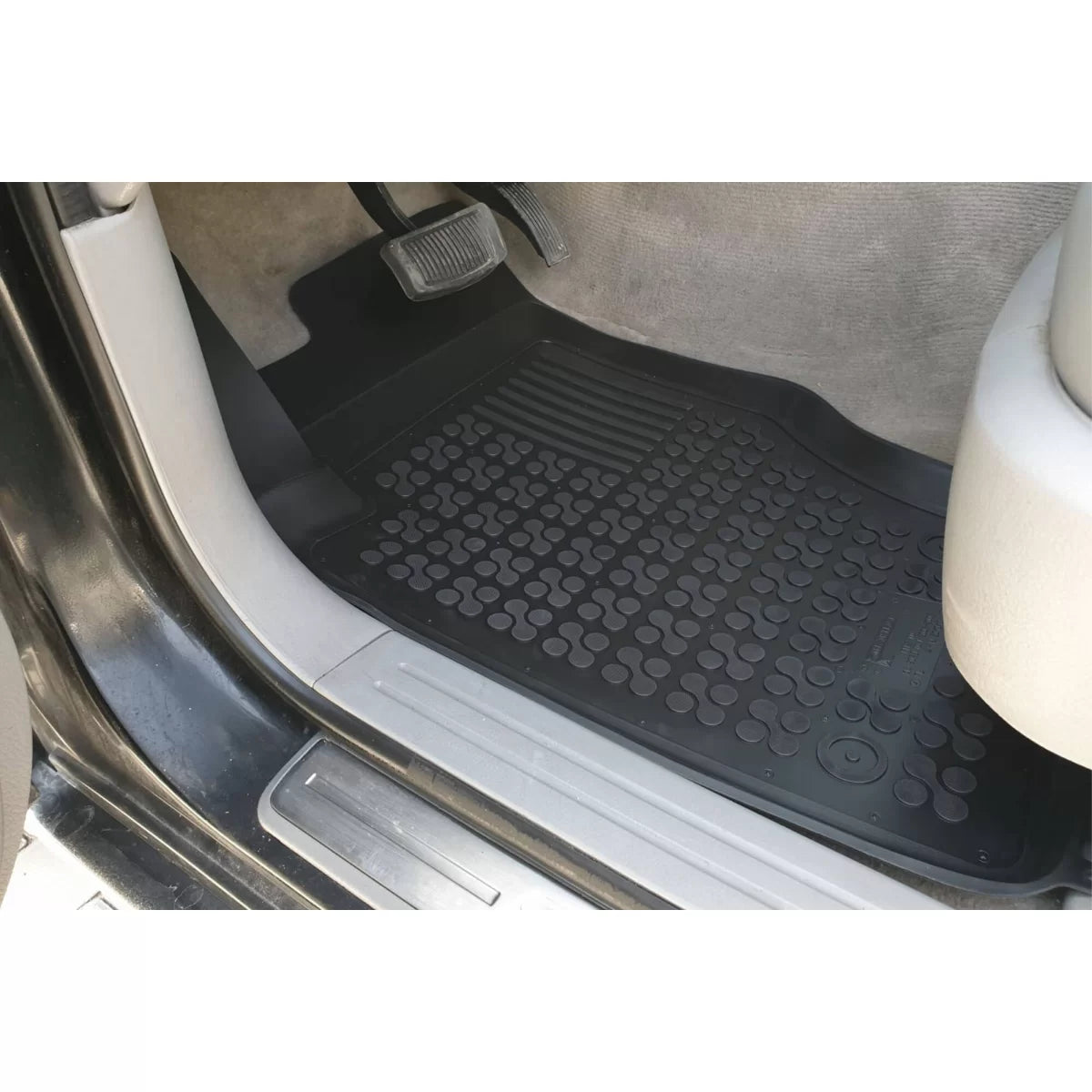 Tappetini in Gomma Specifici Neri 4 Pezzi per Kia Sorento 2002-2009