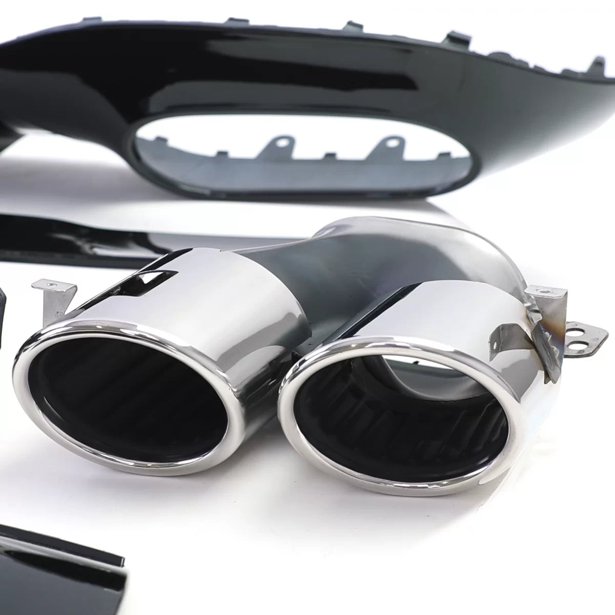Diffusore Posteriore Sportivo Nero con Terminali Cromati per Mercedes Classe