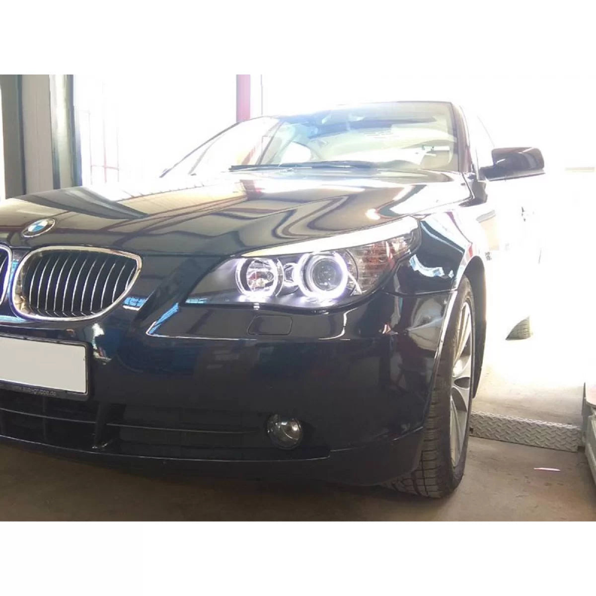 Fari Anteriori con LED Angel Eyes per BMW E60 E61 2003-2007 Dx e Sx
