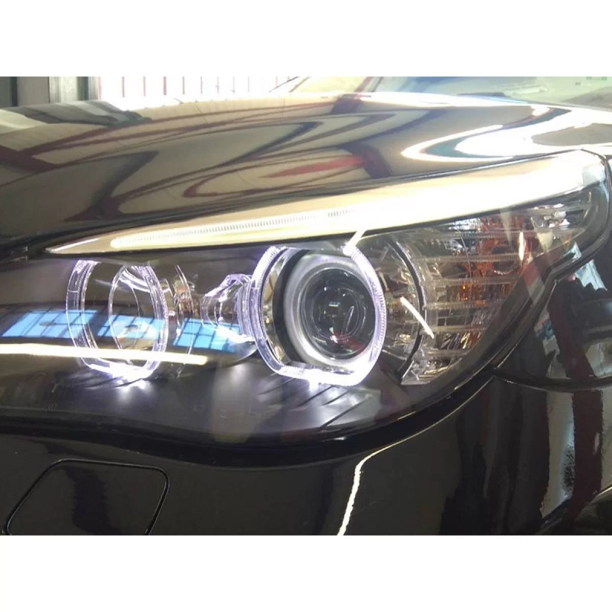 Fari Anteriori con LED Angel Eyes per BMW E60 E61 2003-2007 Dx e Sx