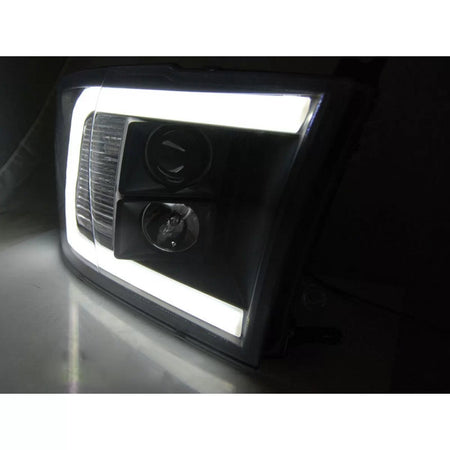 Fari Anteriori Tuning con Base Nera per Dodge Ram 2009-2018 Dx e Sx