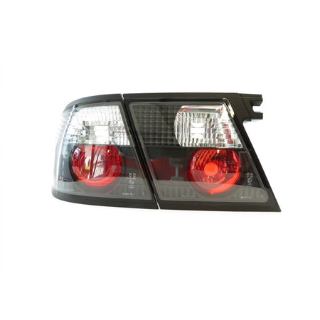 Fanali Posteriori Tuning Set Nero per Nissan Primera P11 1996-1999 5 Porte