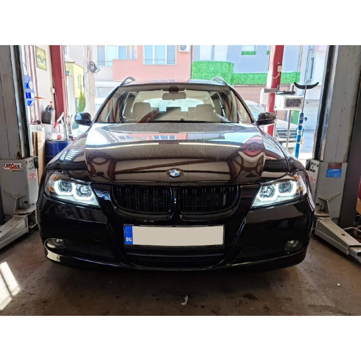 Fari allo Xeno Anteriori Sinistro e Destro con Base Nera per BMW Serie 3 E90